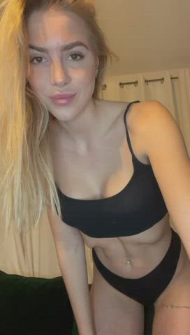I want you to grip my hips and slam my booty 😈 : video clip