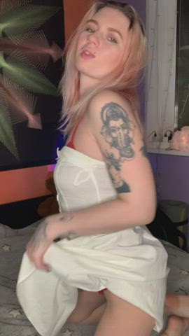 do u wanna see me dripping off my skirt : video clip