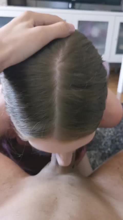 First time giving head while handcuffed.. how am i doing? 😋💕 : video clip