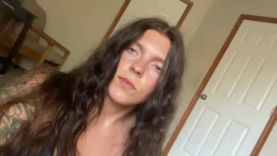 I’ll always spread my legs if you spread my lips : video clip