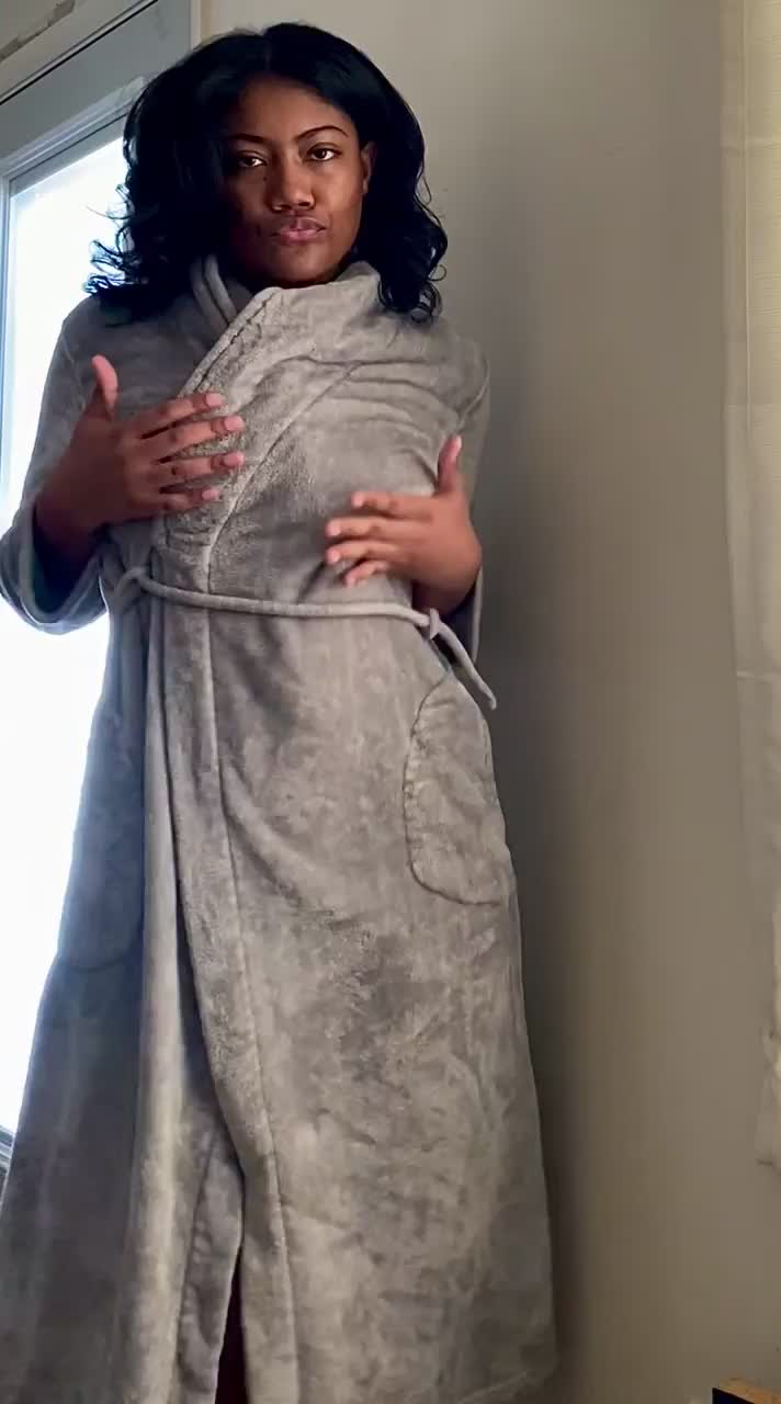 Waiting for my visitor. Are you it ? : video clip