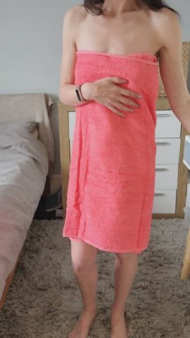 I hope my pale body pleases you : video clip