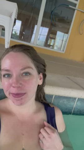 Can’t miss this hotel pool’s view! [gif] : video clip