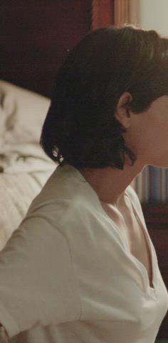 Morena Baccarin Natural Tits : video clip