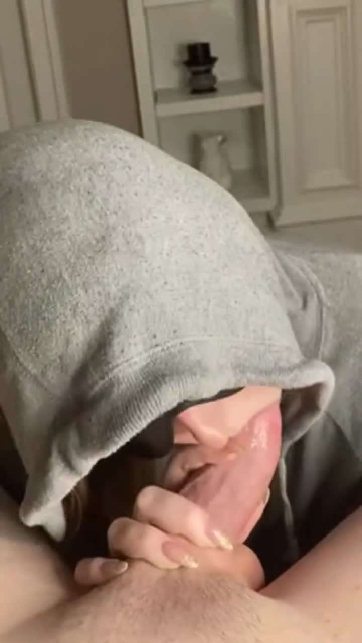 I’m in my own world when I suck cock 😊 : video clip