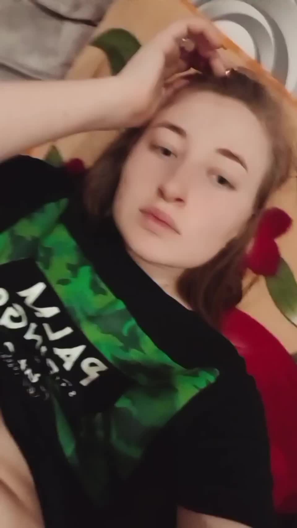I usually sleep naked, daddy : video clip