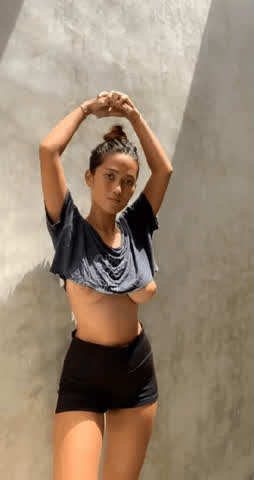 She used to be a redditor, I can't find her anymore : video clip