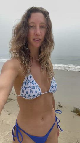 Letting them free at the beach [gif] : video clip