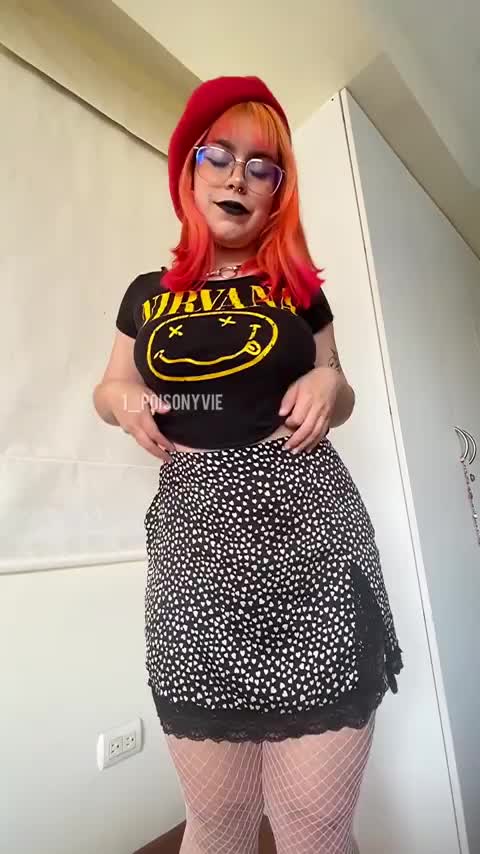 My tits are greeting you and inviting you to suck on them : video clip