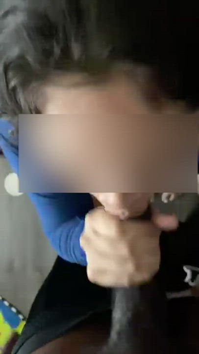 Love nutting on her lips : video clip