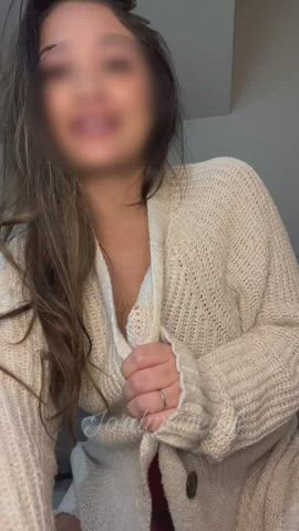 I’m 4’11 with DDDs. They’re huge on my little body : video clip