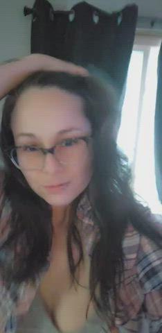 Wanna see my peaches? : video clip