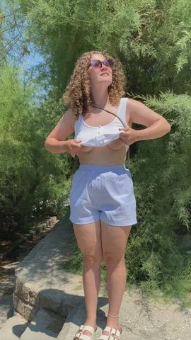 Flashing all the Greek men on holiday [gif] : video clip