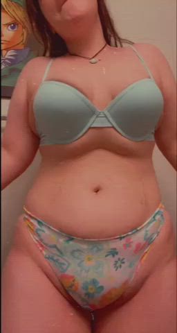 My poor attempt at belly dancing : video clip