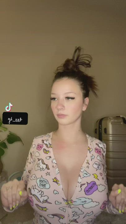This tik tok trend was meant to be naughty 💦😈 OC : video clip