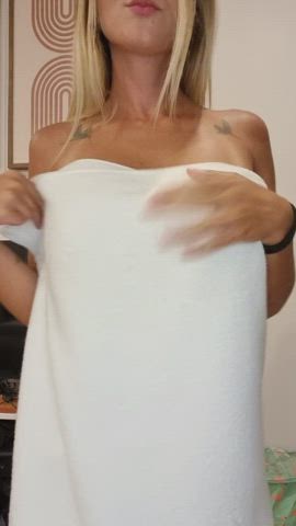 Let's see who the freaks on Reddit are...would you drink my titty milk straight from these melons? : video clip
