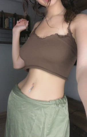 I feel like my boobs look bigger when my shirt is off : video clip