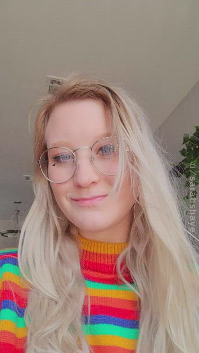 5'1 Slightly chubby college student, am I mommy material or just a fucktoy? : video clip