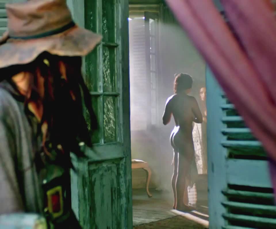 Birthday Babe: Jessica Parker Kennedy in Black Sails [S1E8-2014] : video clip