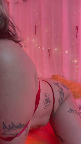 trace my tattoos with your tongue : video clip
