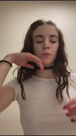 Big tits under white tshirt : video clip