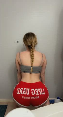 I throw that ass back to see if he gon catch it … : video clip