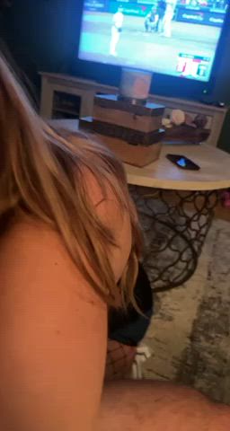 Hubs enjoying baseball and a blowjob : video clip