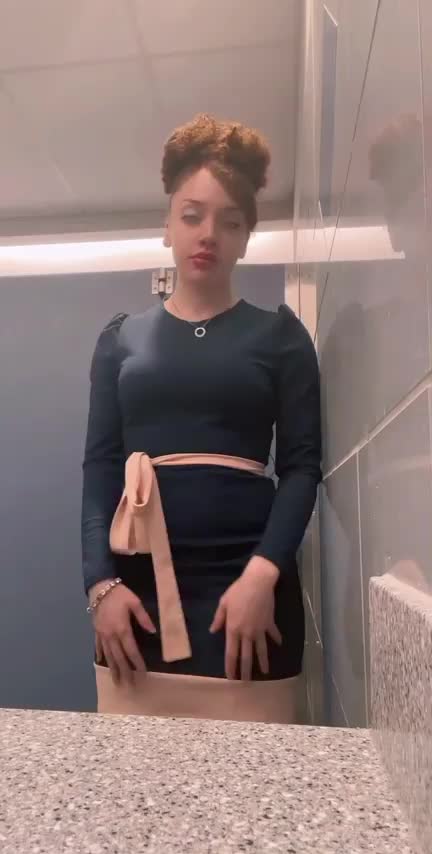 Here’s a quick tease be[f]ore my manager sees me : video clip