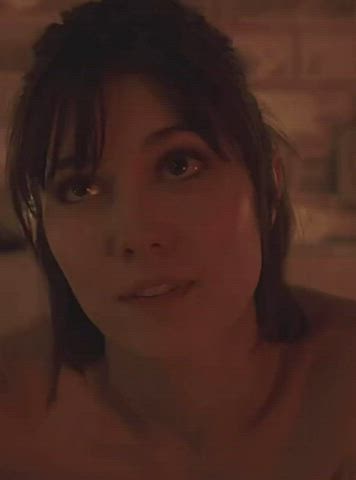 Mary Elizabeth Winstead Shows Off Her Body : video clip