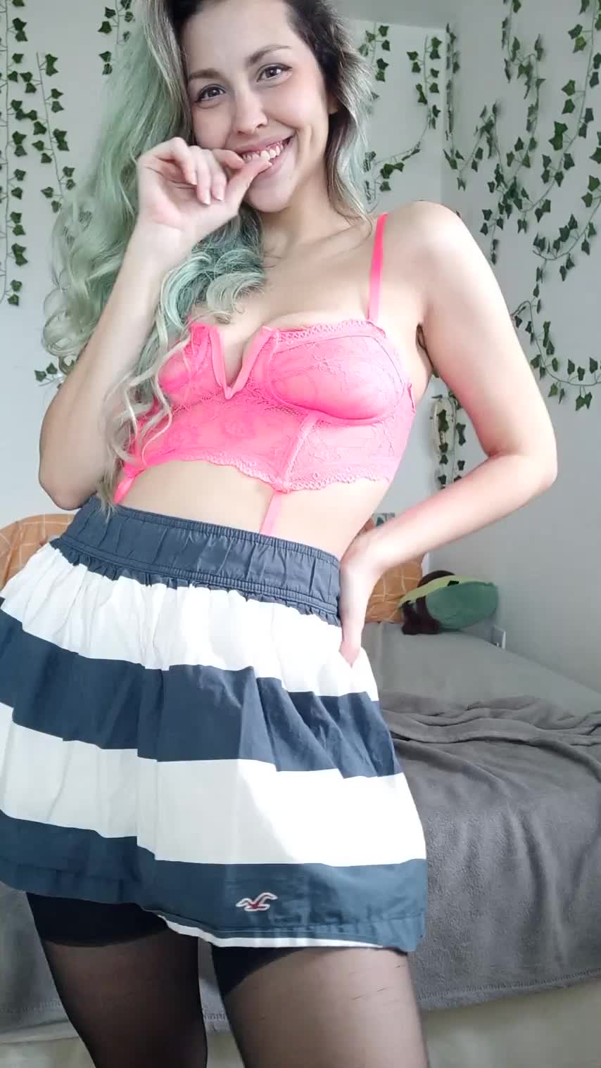 I can still smile at you while you fuck my brains out : video clip