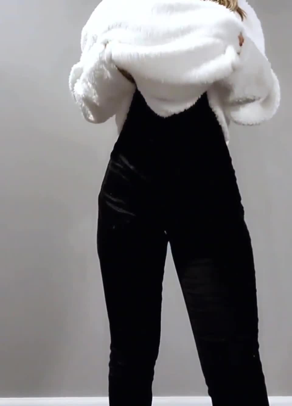 Mom bodies are just curvy enough lol 😆 : video clip
