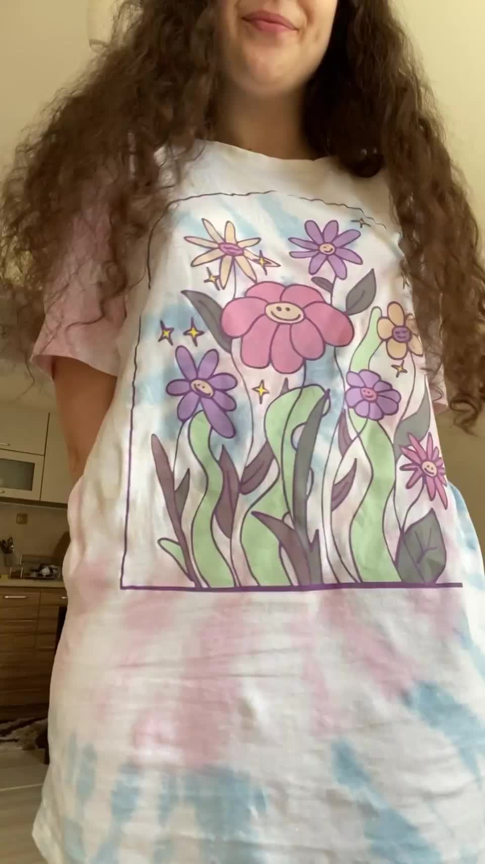 Even a shirt this big can't hide my curves : video clip