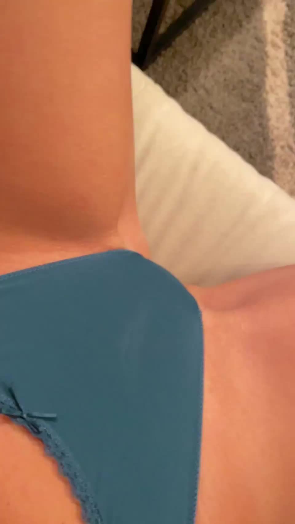 I've been told I have a delicious looking pussy. Do you agree? : video clip