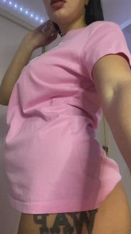 Revealing my boobs so your day will start better : video clip