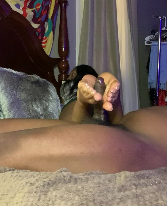 I made him squirt everywhere with my soles 💦 : video clip