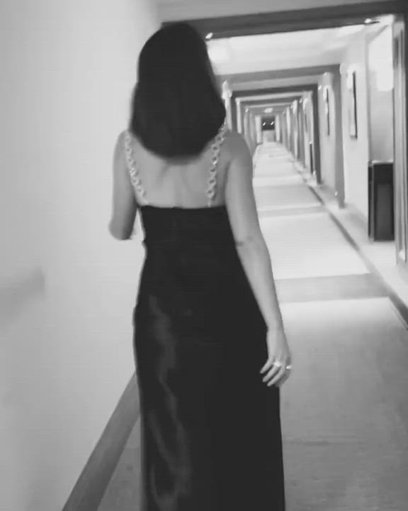 Ana de Armas leading you to her hotel room so you can fuck her brains out : video clip