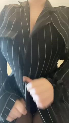 Big titties and a tiny waist : video clip