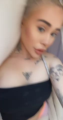wanna have fun at my bed : video clip