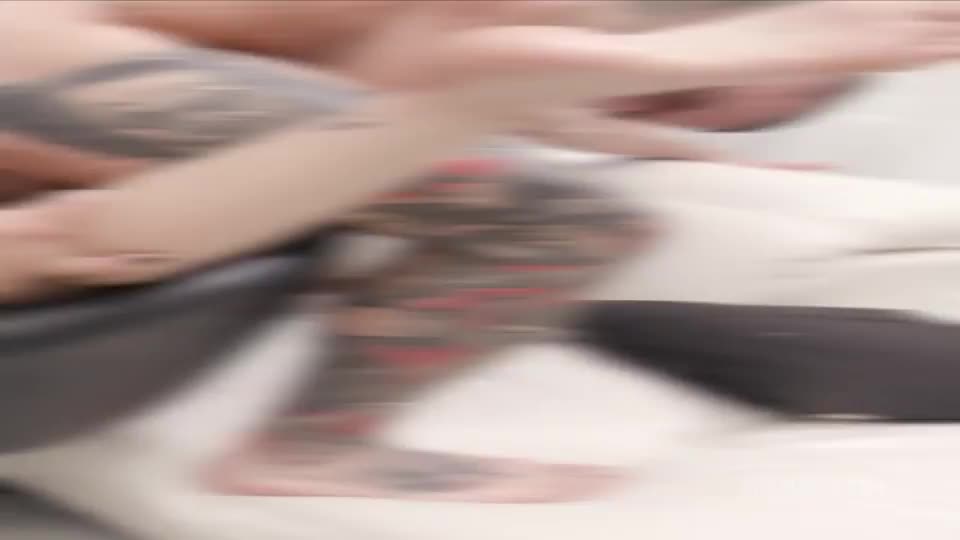 Manea Valentina anal fucking 4on1 : video clip