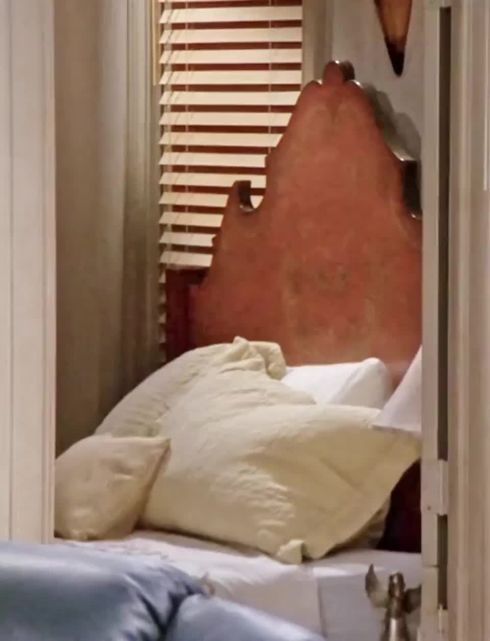 Jennifer Aniston and her nipples are the greatest thing in tv history : video clip