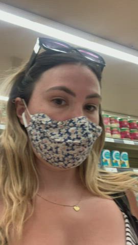 At the grocery store 🤫 [f] : video clip