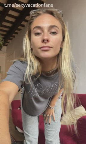 Wanna see how slutty I am? : video clip