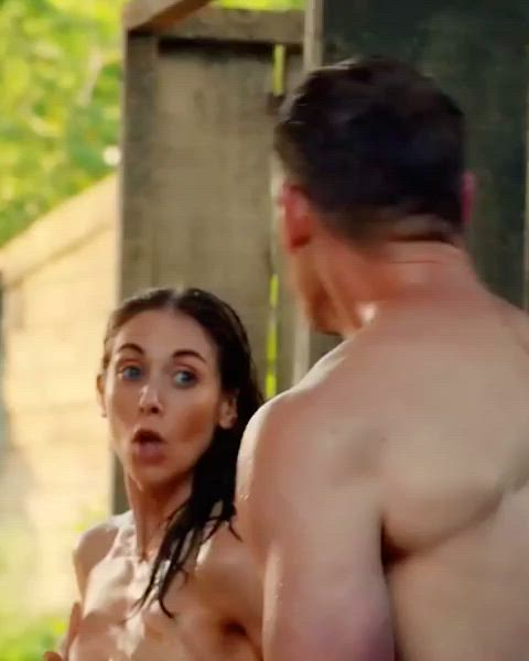 Alison Brie in the new trailer for Freelance : video clip