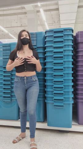 So nervous :) but i flashed my 🍈🍈 in the supermarket. If even 2 guys see this i will be happy💕 do u like kinky asian girls : video clip