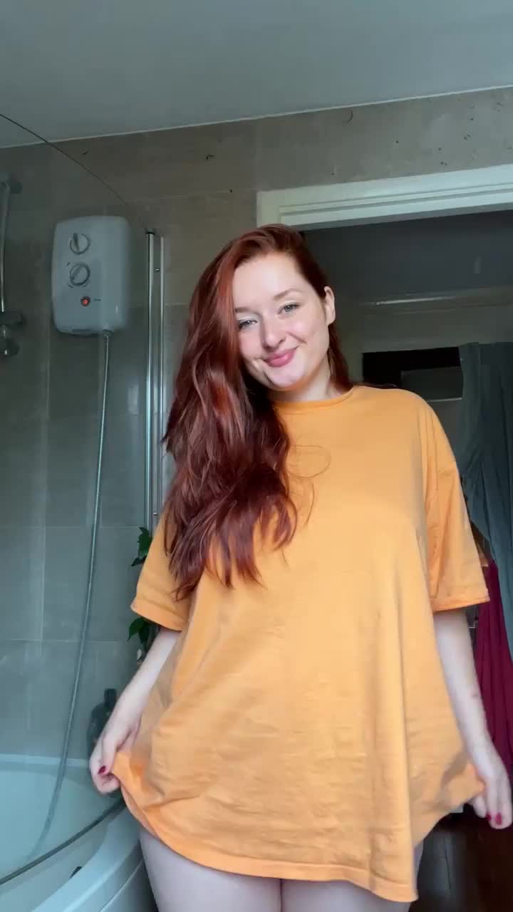 Do you guys like curvy redhead milfs here? : video clip