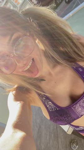 I need a face to sit on and a tongue fucking my pussy right now! : video clip