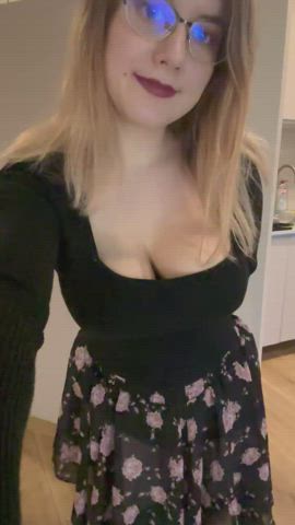 Hey, try to bounce that ♥ : video clip