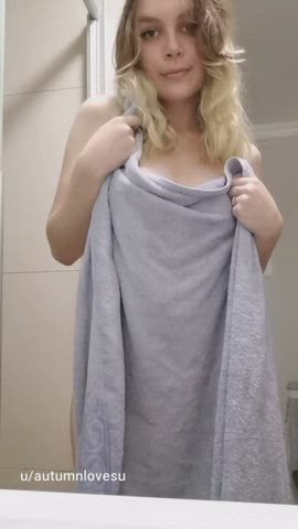 Come stretch out my little body in the shower : video clip