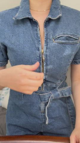 you can't tell how huge and perky my boobs are until I take them out (19f) : video clip