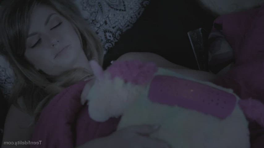 she couldn't sleep : video clip